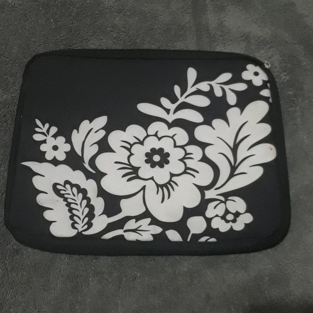 Laptop pouch